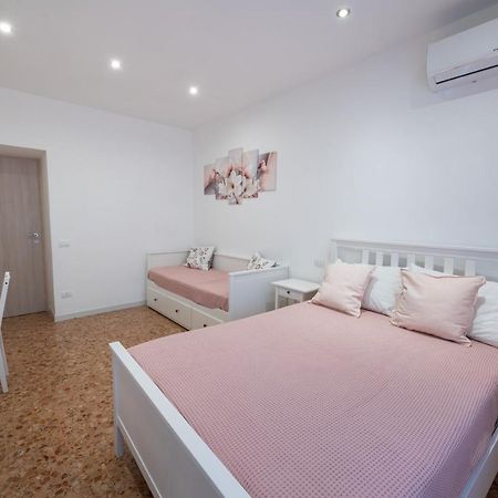 דירות רומא Casa Rosa Beige E Blu מראה חיצוני תמונה